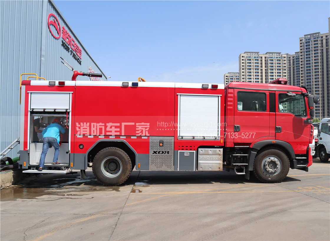 國六重汽豪沃8噸泡沫消防車